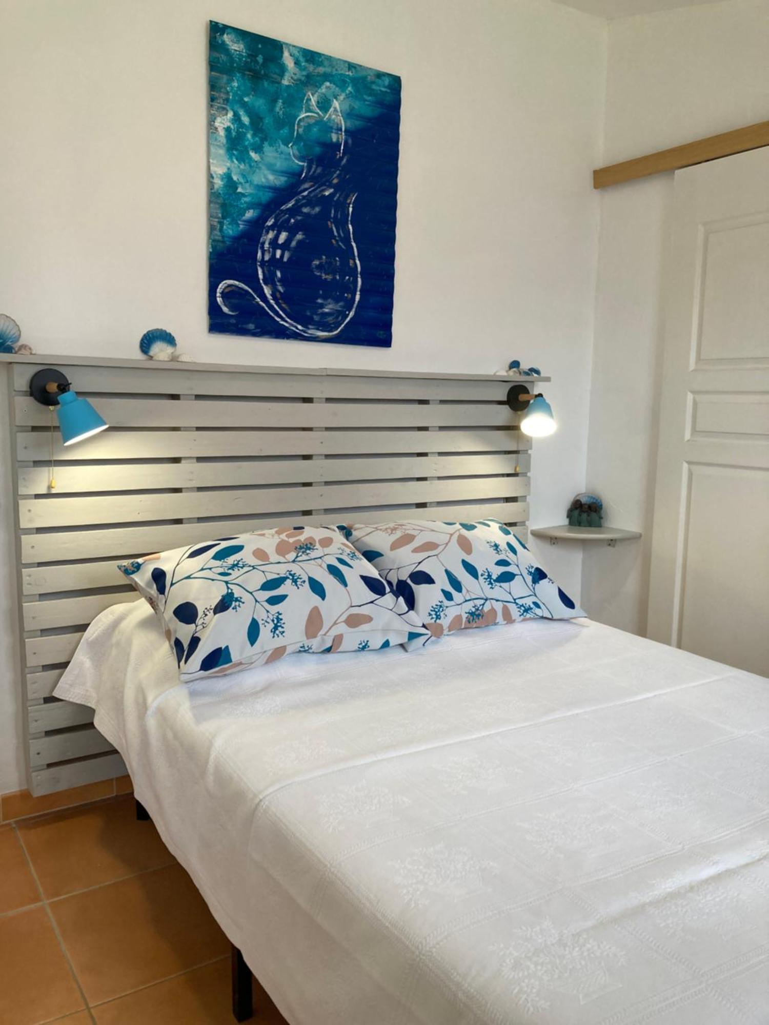 Les Hirondelles Apartment Bessan Екстериор снимка